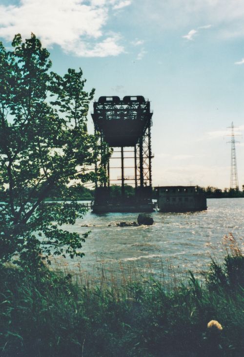 ehemalige Eisenbahnhubbrücke bei Karnin