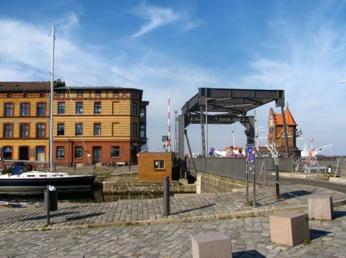 Klappbrücke zur Hafeninsel